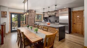 House, Multiple Beds, Mountain View (The Dollar Point Villa) | Dining