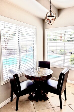 Dining - SPLASH into FUN!! HTD POOL FIre Pit, BBQ, PET OK 10 Min to Strip (Henderson)
