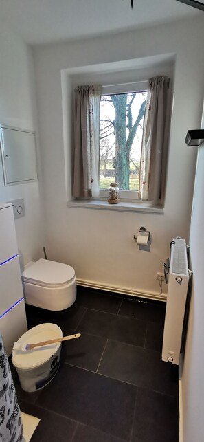 Shower, hair dryer, towels, soap - Apartment Tilia (Ivenack)