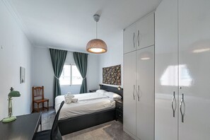 1 chambre, fer et planche à repasser, accès au Wi-Fi (inclus)