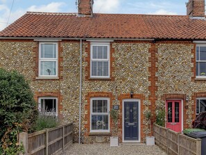 Exterior - 2 bedroom accommodation in Holt (Holt)