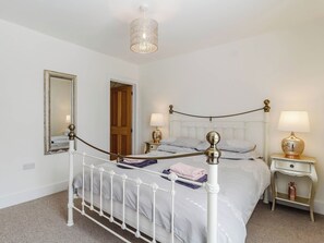 2 bedrooms, free WiFi, bed sheets - 2 bedroom accommodation in Holt (Holt)