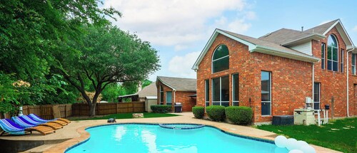 Captivating 6BR/3B Home with Pool & Fire Pit