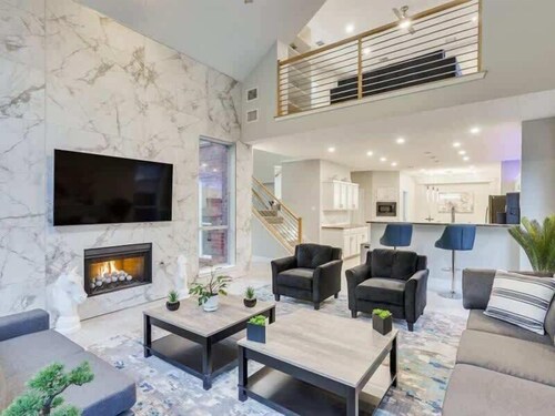 Captivating 6BR/3B Home with Pool & Fire Pit