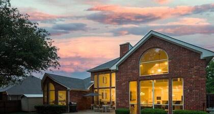 Captivating 6BR/3B Home with Pool & Fire Pit