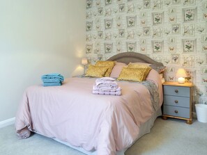 2 bedrooms, free WiFi, bed sheets - 2 bedroom accommodation in Gimingham (Gimingham)