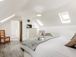 2 室のベッドルーム、WiFi (無料)、ベッドシーツ
