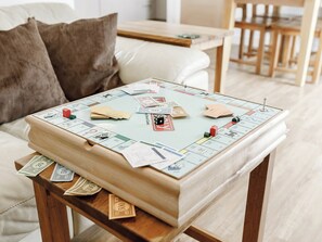 Game room - 2 bedroom accommodation in Newnham (Newnham)