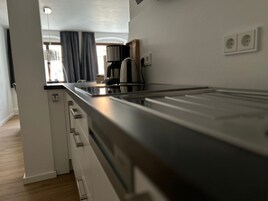 标准公寓, 私人浴室 (Gretel) | 私人厨房 | 高脚椅