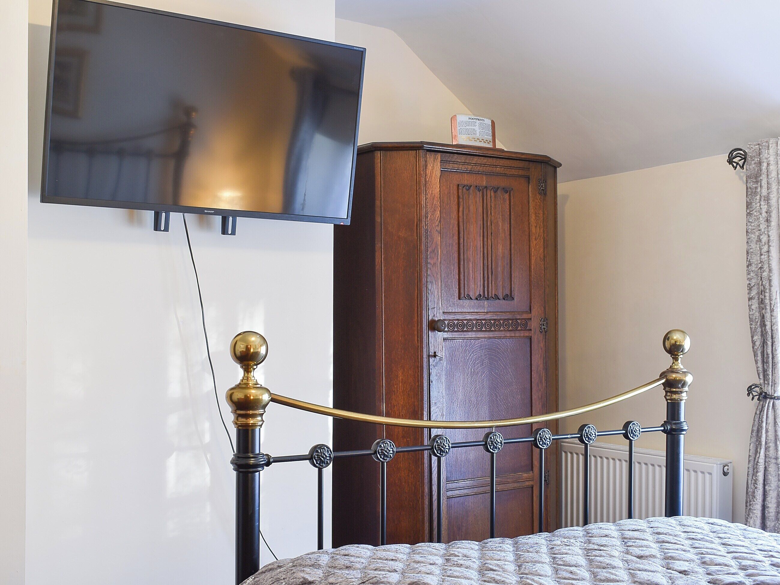 3 bedrooms, WiFi (free), bed sheets