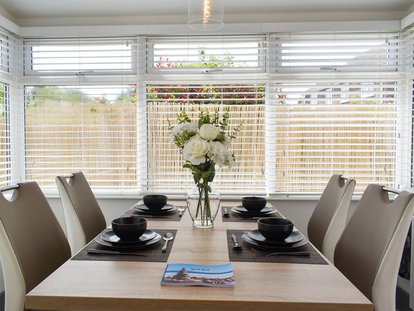 Dining - 2 bedroom accommodation in Whitstable (Whitstable)