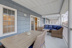 Outdoor dining - 3BR on Asbury - Close to beach, boards & shops! (Ocean City)