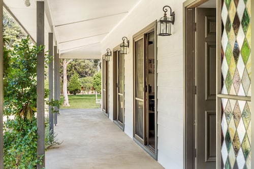 Jervis Bay Luxe Rural Family Retreat in on 5 acres with Fireplace & Private Pool