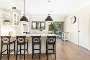 冰箱、微波炉、烤箱、炉灶