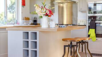 Dishwasher, high chair