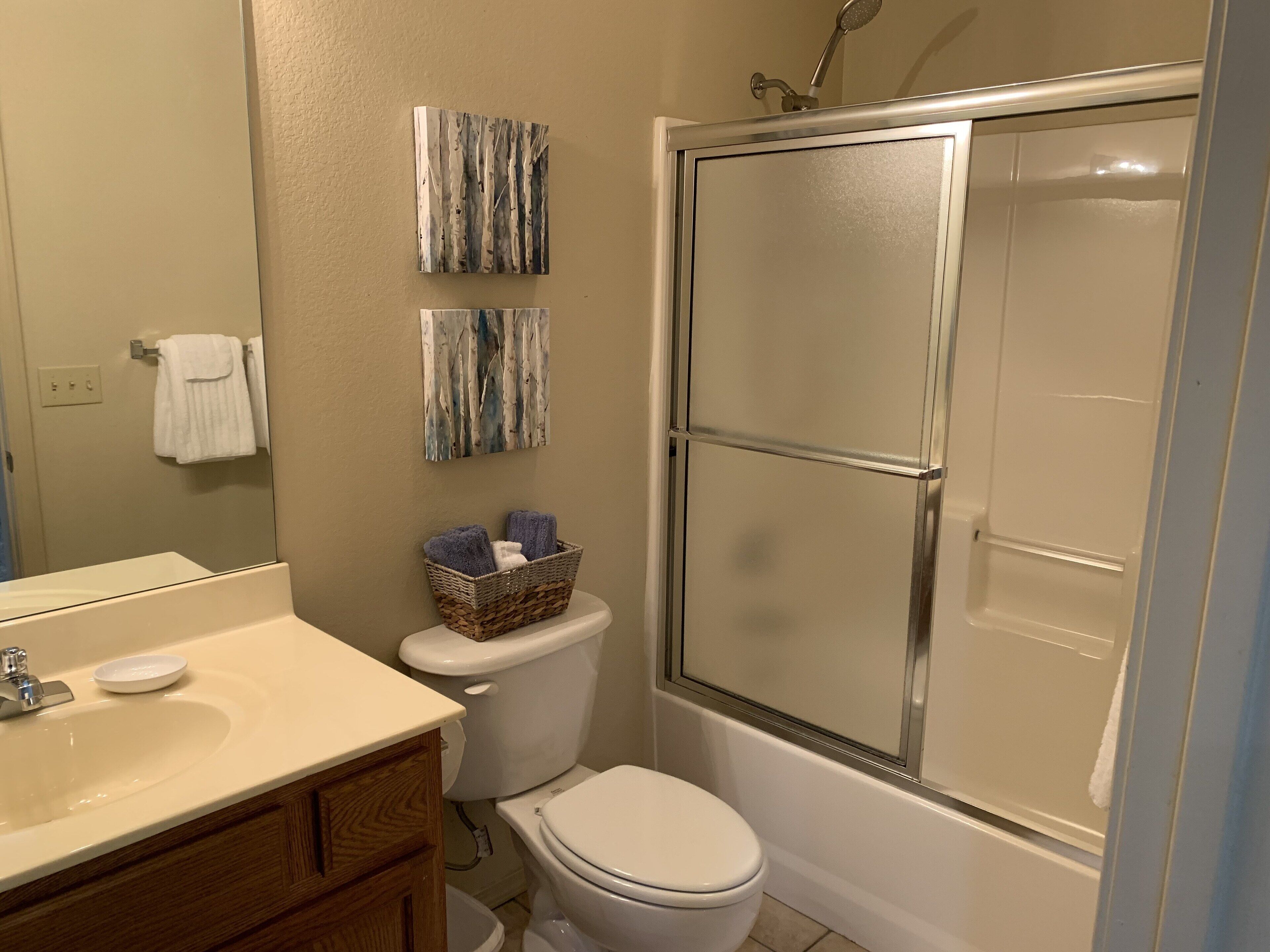 Bathroom 2 that connects to bedroom 2 