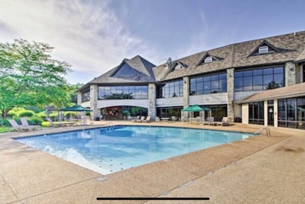 حمّام سباحة خارجي