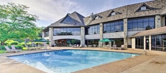 WOW!! Walk in 3 King suites next to SDC!