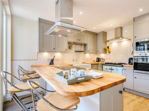 Lava-louças, cadeirão de bebê, freezer