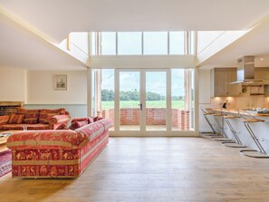 TV, fireplace - 5 bedroom accommodation in Westwick (Westwick)