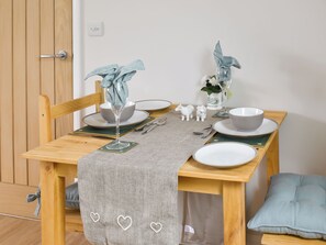 Dining - 1 bedroom accommodation in Bures (Bures)