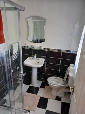 Apartment | Bathroom | Shower, hair dryer, towels