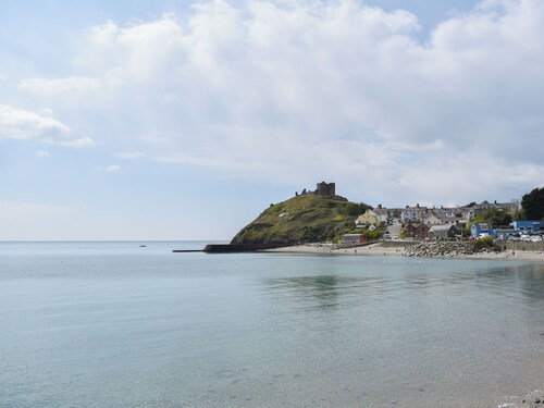 2 bedroom accommodation in Criccieth