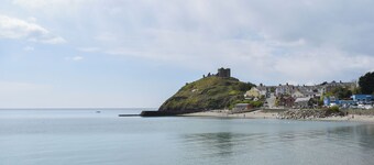 2 bedroom accommodation in Criccieth