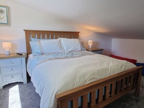 5 bedrooms, free WiFi, bed sheets - 5 bedroom accommodation in Somerton (Somerton)