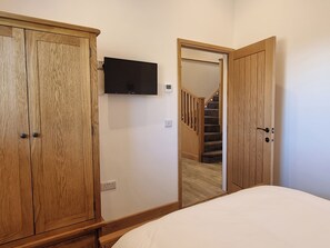 5 bedrooms, free WiFi, bed sheets - 5 bedroom accommodation in Somerton (Somerton)