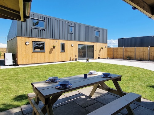 5 bedroom accommodation in Somerton