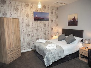 3 bedrooms, free WiFi, bed sheets