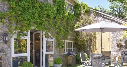 Beech Tree Cottage at Blackaton Manor Farm