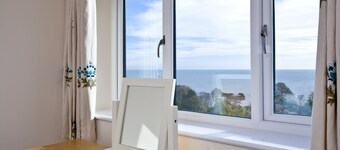 4 bedroom accommodation in Teignmouth