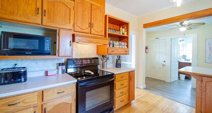 Woodbine Cottage with hot tub!