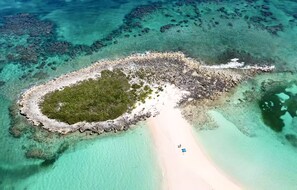 Beach nearby, sun-loungers, beach towels