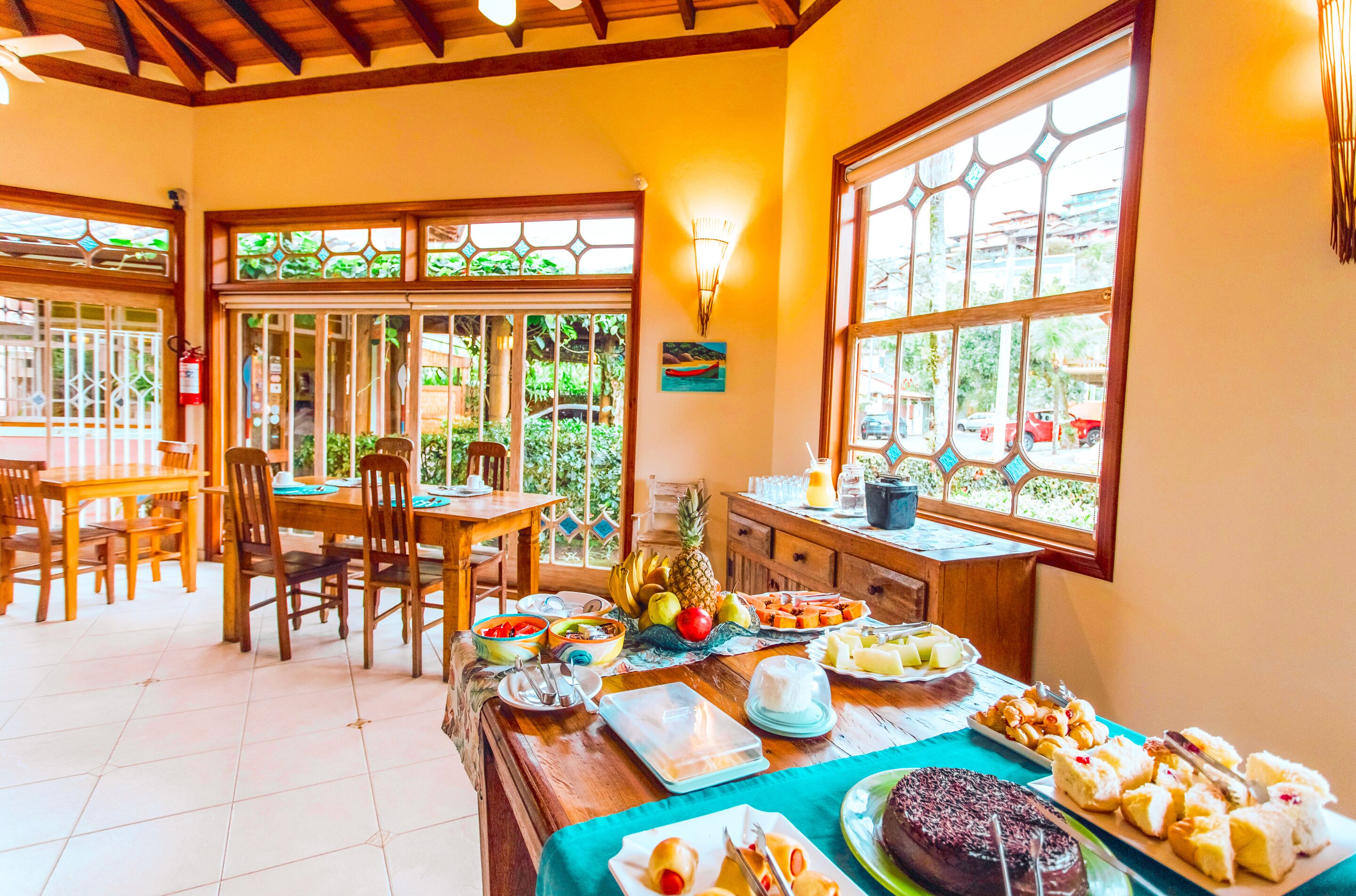 Free daily buffet breakfast