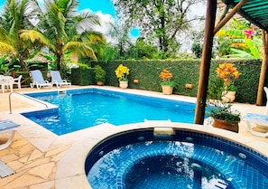 Outdoor spa tub - VELINN Pousada Villa Caiçara (Ilhabela)