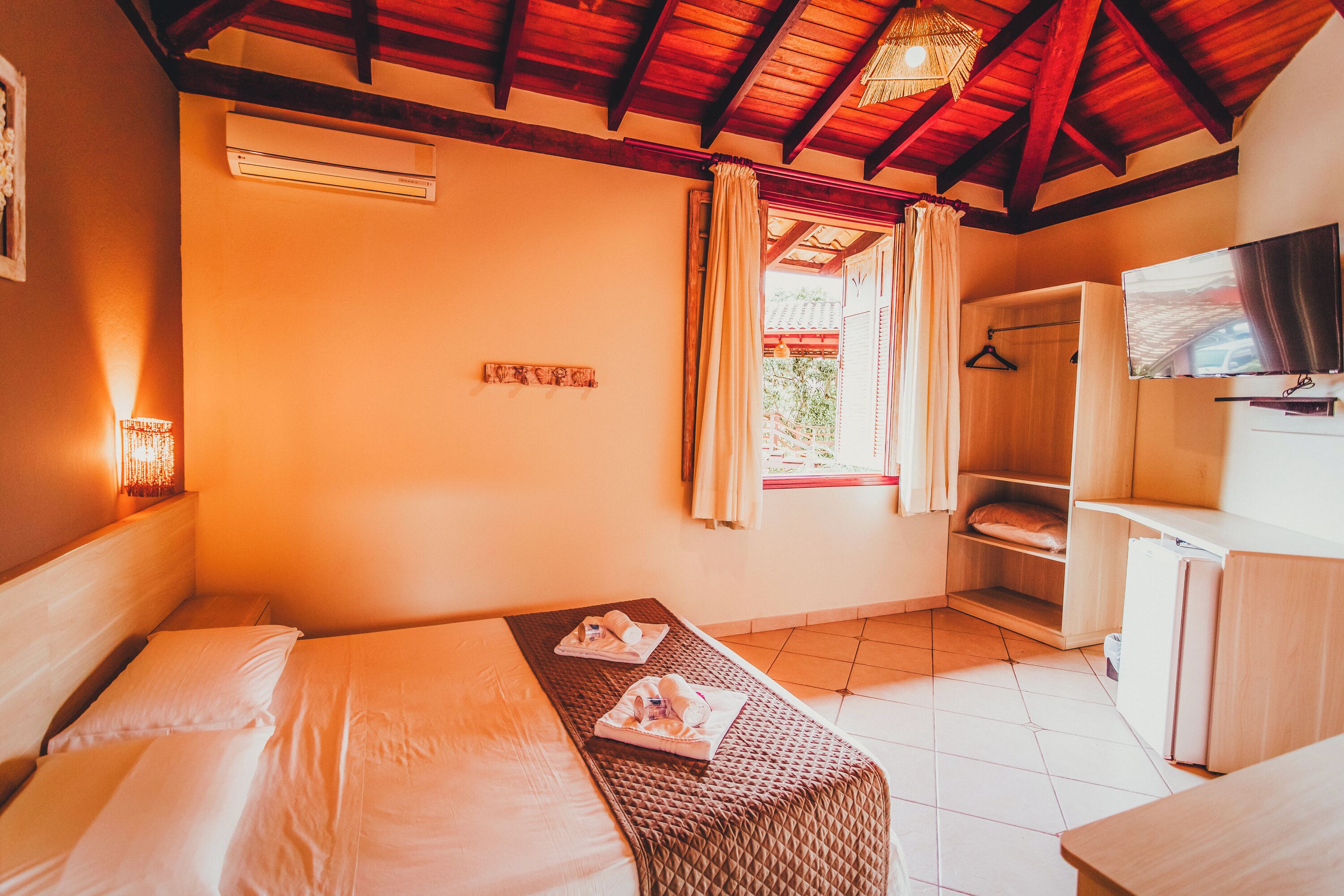 舒适客房 | 笔记本电脑工作区、免费 WiFi、床单