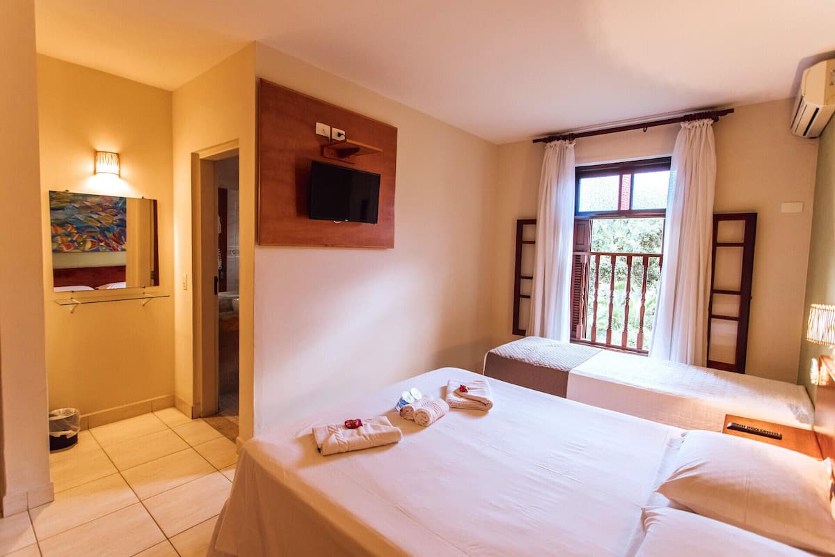 Laptop workspace, free WiFi, bed sheets