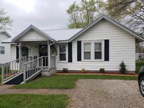 Exterior - Park View Place 4 Blocks From the World's Biggest (Casey)