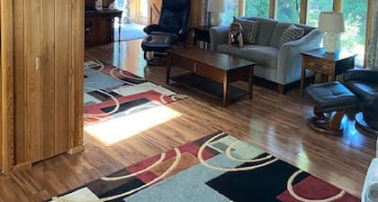 Enjoy Ditch Plains in Montauk! Neat And Clean. Private backyard