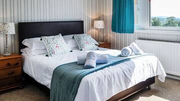 4 bedrooms, free WiFi, bed sheets