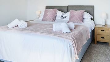 4 bedrooms, free WiFi, bed sheets