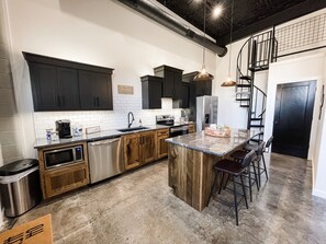 Fridge, microwave, oven, stovetop - Industrial/modern loft within walking distance to downtown! (Mountain Home)
