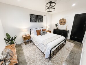 3 bedrooms, WiFi, bed sheets - Industrial/modern loft within walking distance to downtown! (Mountain Home)