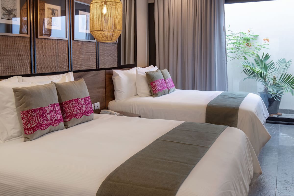 family room | 1 bedroom, premium bedding, minibar, in-room safe