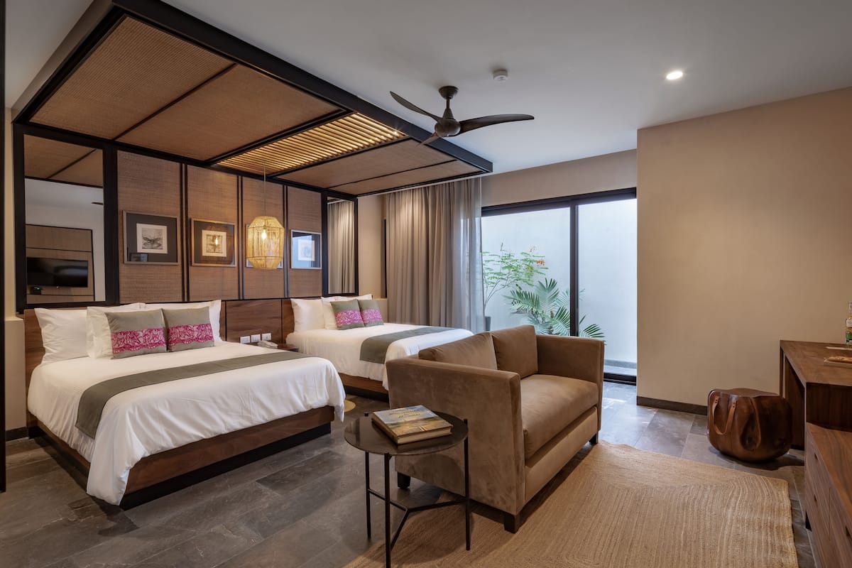 family room | 1 bedroom, premium bedding, minibar, in-room safe