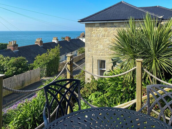 Property grounds - 2 bedroom accommodation in Ventnor (Ventnor)