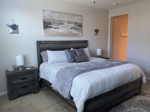 3 bedrooms, iron/ironing board, WiFi, bed sheets - NEW!!! Spring Break Getaway <br>At Mountain Side Retreat (Buckeye)